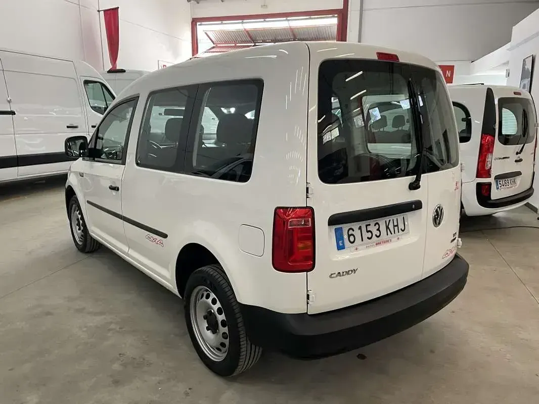 Usado VW Caddy 122 CV (89 kW) 2018 Blanco Monovolumen