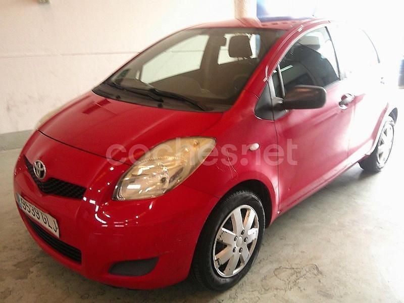 Rojo Usado 2009 Toyota Yaris Berlina | 4390 € (Buen precio) - Imagen 1/4