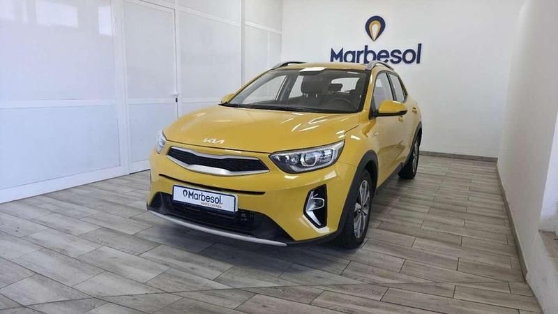 Usado Kia Stonic 101 CV (74 kW) 2022 Amarillo SUV