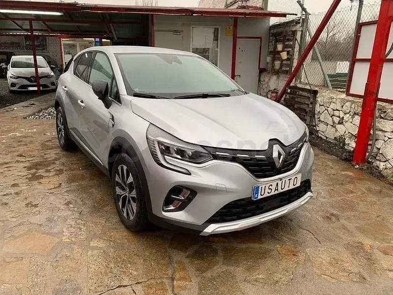 Usado Renault Captur Techno 90 CV (66 kW) 2024 Gris / plata SUV