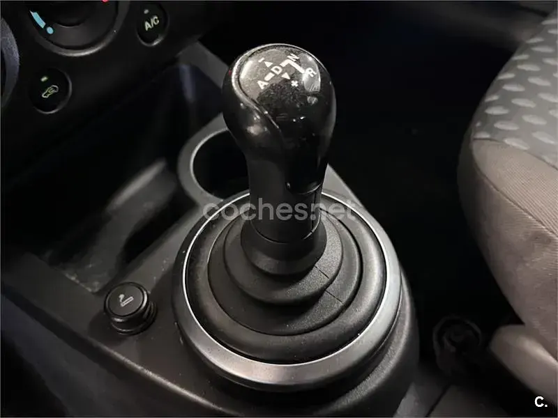 Usado Ford Fiesta Trend 80 CV (58 kW) 2003 Gris / plata Utilitario