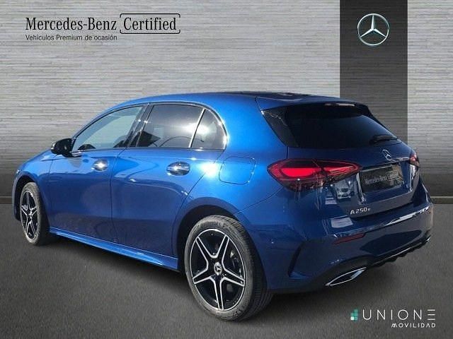 Usado Mercedes A250 AMG line 218 CV (160 kW) 2025 Azul espectra