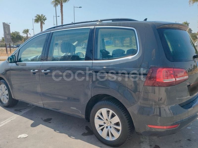 Gris / plata Usado 2020 VW Sharan Edition Monovolumen | 19.999 € (Precio justo) - Imagen 1/4