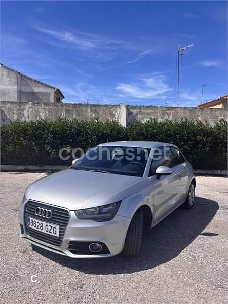 Usado Audi A1 Attraction 105 CV (77 kW) 2010 Gris / plata Utilitario