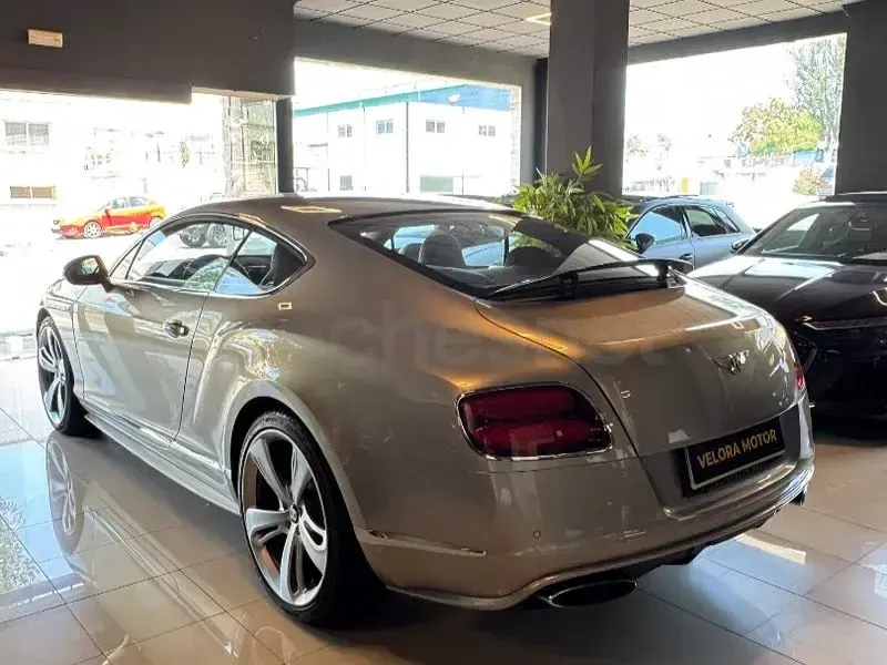 Usado Bentley Continental GT 642 CV (472 kW) 2016 Gris / plata Coupe
