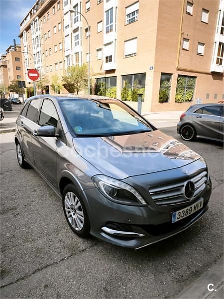 Usado Mercedes B200 156 CV (114 kW) 2017 Gris / plata Monovolumen