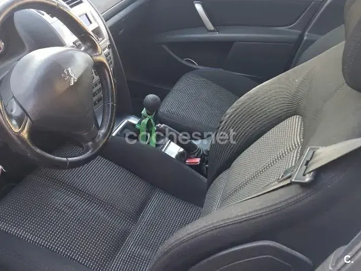 Usado Peugeot 407 Premium 136 CV (100 kW) 2007 Blanco Familiar