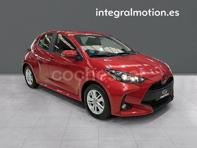 Usado Toyota Yaris Edition 125 CV (91 kW) 2024 Rojo Berlina