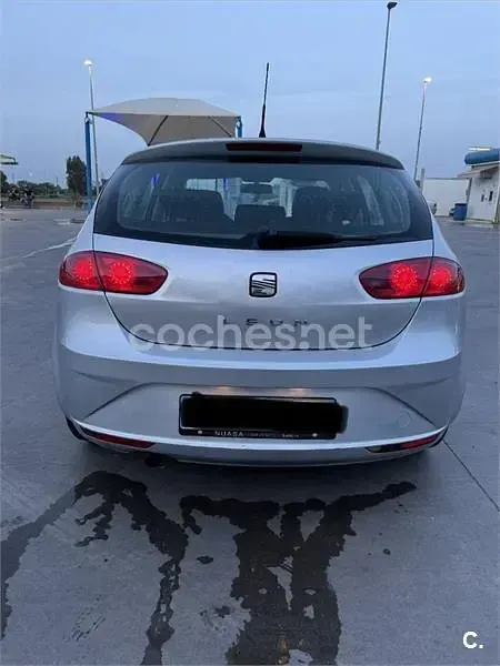 Usado Seat Leon Style 105 HP (77 kW) 2011 Cinzento Citadino