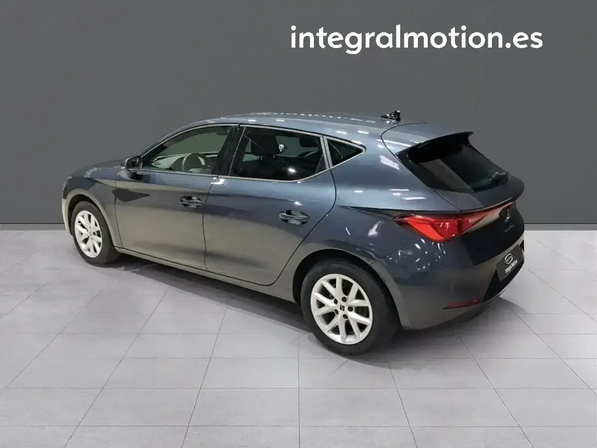 Usado Seat Leon Style 115 CV (84 kW) 2020 Gris