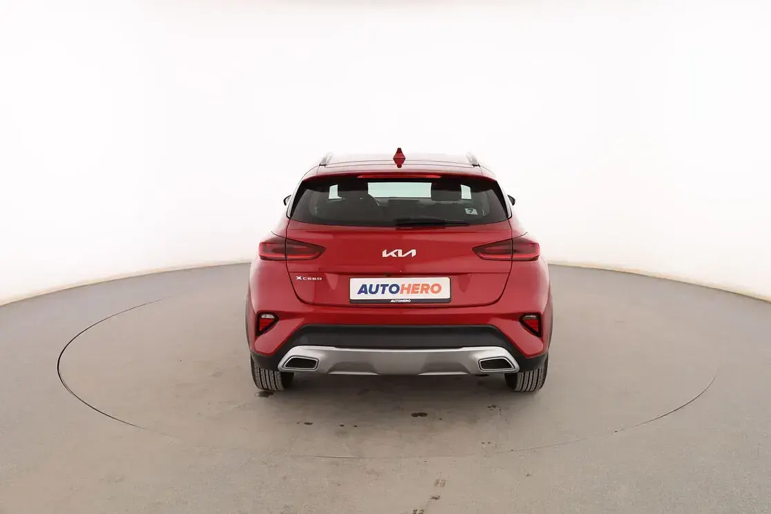 Usado Kia XCeed 120 CV (88 kW) 2022 Rojo SUV