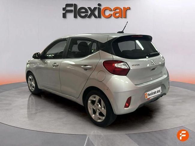 Usado Hyundai i10 67 CV (49 kW) 2021 Gris Utilitario