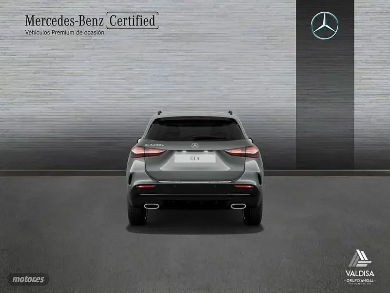 Usado Mercedes GLA250 163 CV (119 kW) 2025 Gris SUV