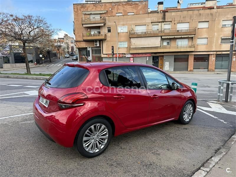 Usado Peugeot 208 Style 75 CV (55 kW) 2017 Granate Utilitario