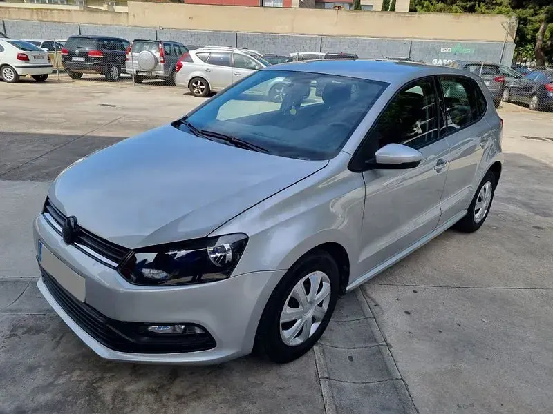 Usado VW Polo Edition 60 CV (44 kW) 2016 Gris / plata Berlina
