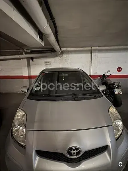 Usado Toyota Yaris 90 CV (66 kW) 2009 Gris / plata Utilitario
