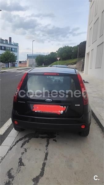 Usado Ford Fiesta Ambiente 68 CV (50 kW) 2008 Negro Utilitario