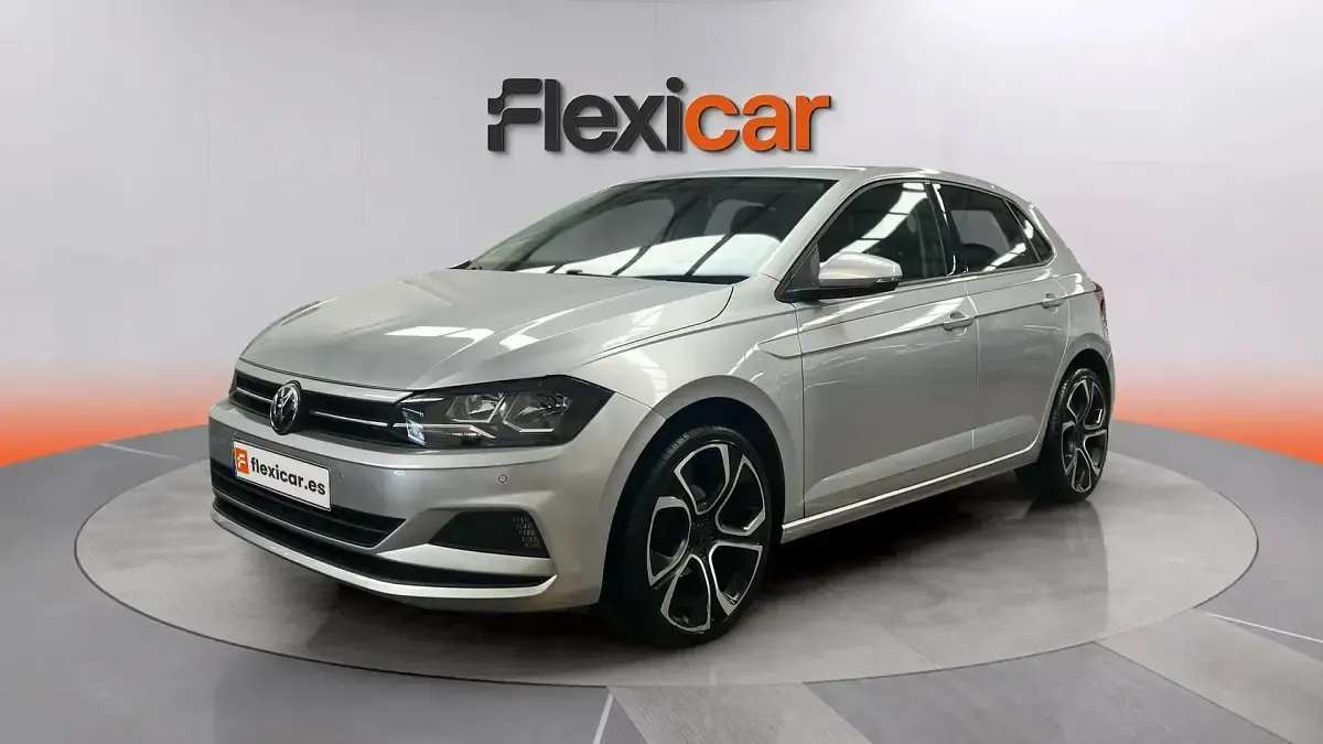 Usado VW Polo Advance 95 CV (69 kW) 2018 Gris Utilitario