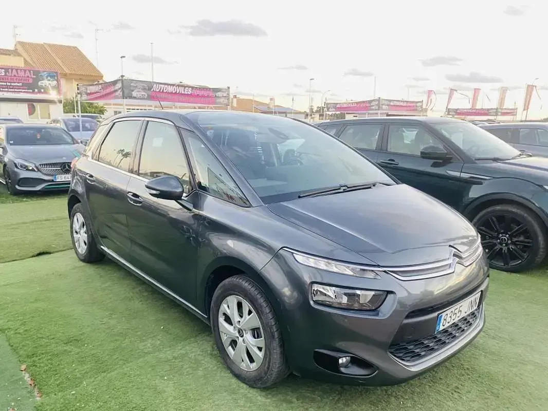 Begagnad Citroën C4 Shine 120 HK (88 kW) 2016 Halvkombi