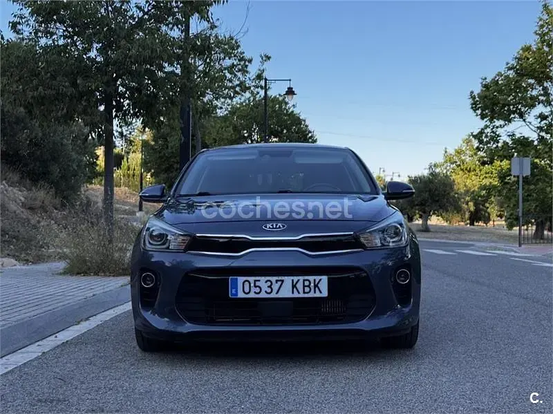 Usado Kia Rio 100 CV (73 kW) 2017 Azul Berlina