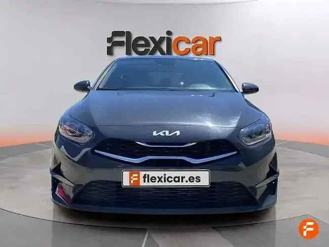 Usado Kia Ceed 136 CV (100 kW) 2023 Gris Utilitario