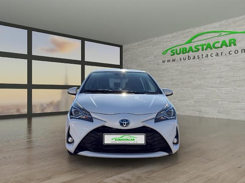 Usado Toyota Yaris Hybrid Active 100 CV (73 kW) 2019 Blanco