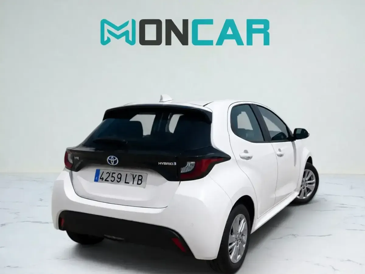 Usado Toyota Yaris Business Edition 116 CV (85 kW) 2022 Blanco Utilitario