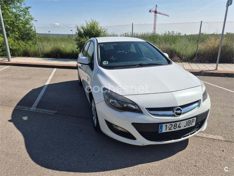 Blanco Usado 2014 Opel Astra Business Berlina | 4000 € (Un poco caro) - Imagen 1/4