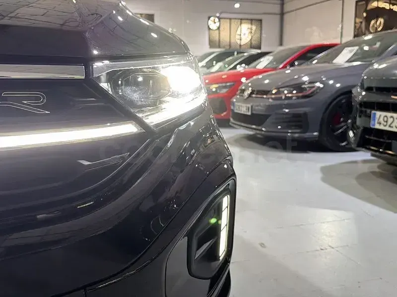 Usado VW T-Roc R-line 150 CV (110 kW) 2025 Negro SUV