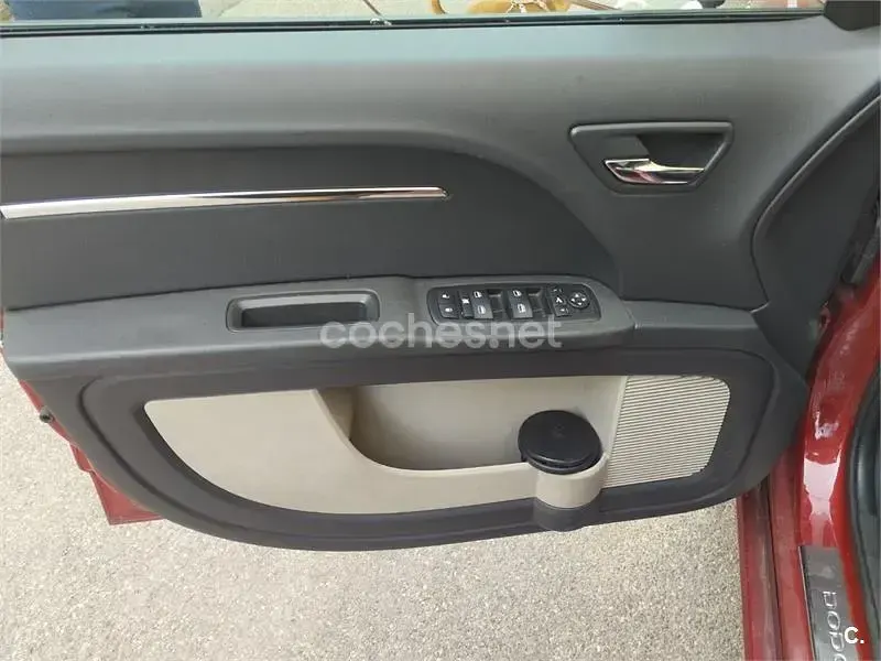 Usado Dodge Journey 140 CV (102 kW) 2010 Rojo SUV