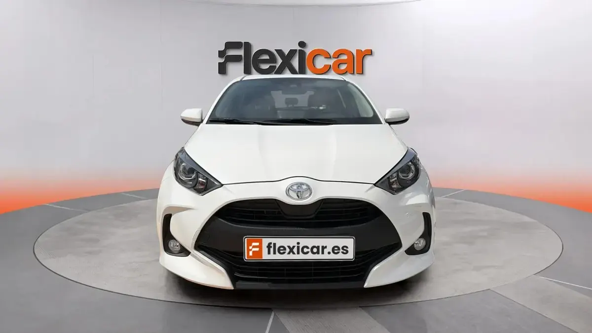 Usado Toyota Yaris Active 69 CV (50 kW) 2023 Blanco Utilitario