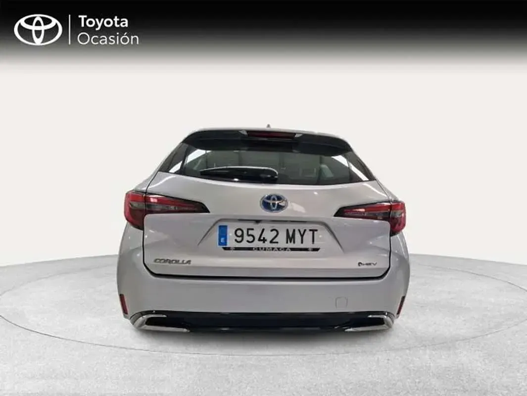 Usado Toyota Corolla Active 140 CV (102 kW) 2025 Plateado Familiar