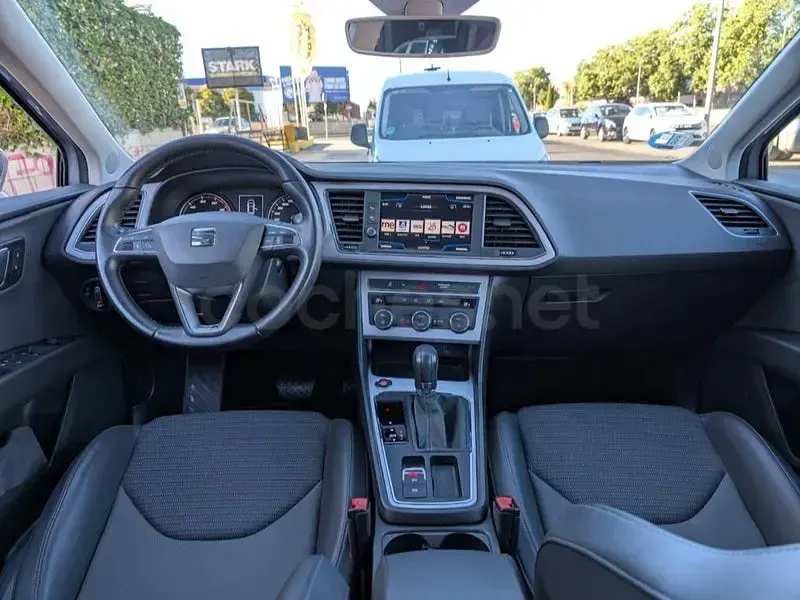 Usado Seat Leon XCELLENCE 130 CV (95 kW) 2020 Gris / plata Berlina