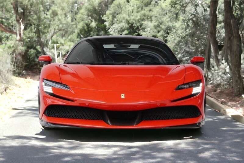 Rojo Usado 2022 Ferrari SF90 Coupe | 539.900 € - Imagen 1/4