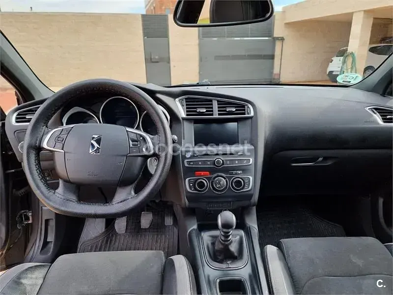 Usado DS Automobiles DS4 Style 120 CV (88 kW) 2015 Gris / plata Berlina