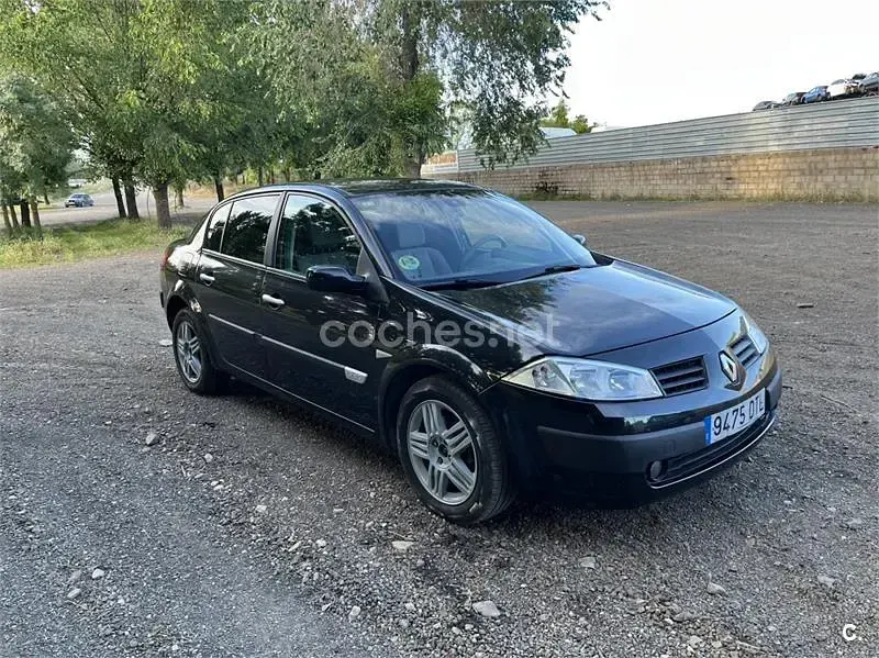 Usado Renault Mégane Dynamique 120 CV (88 kW) 2006 Negro Berlina