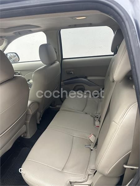 Usado Mitsubishi Outlander 140 CV (102 kW) 2007 Gris / plata SUV