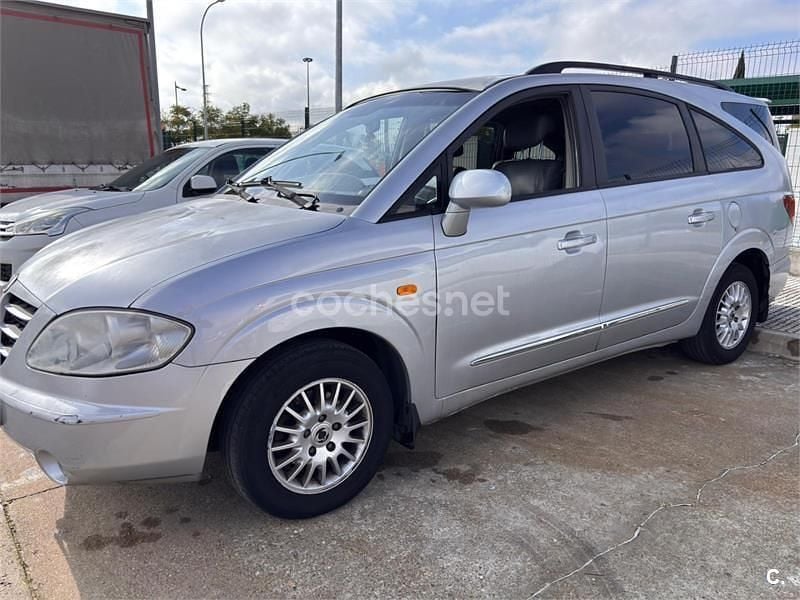 Gris / plata Usado 2007 Ssangyong (KGM) Rodius Limited Monovolumen | 3800 € (Super precio) - Imagen 1/4