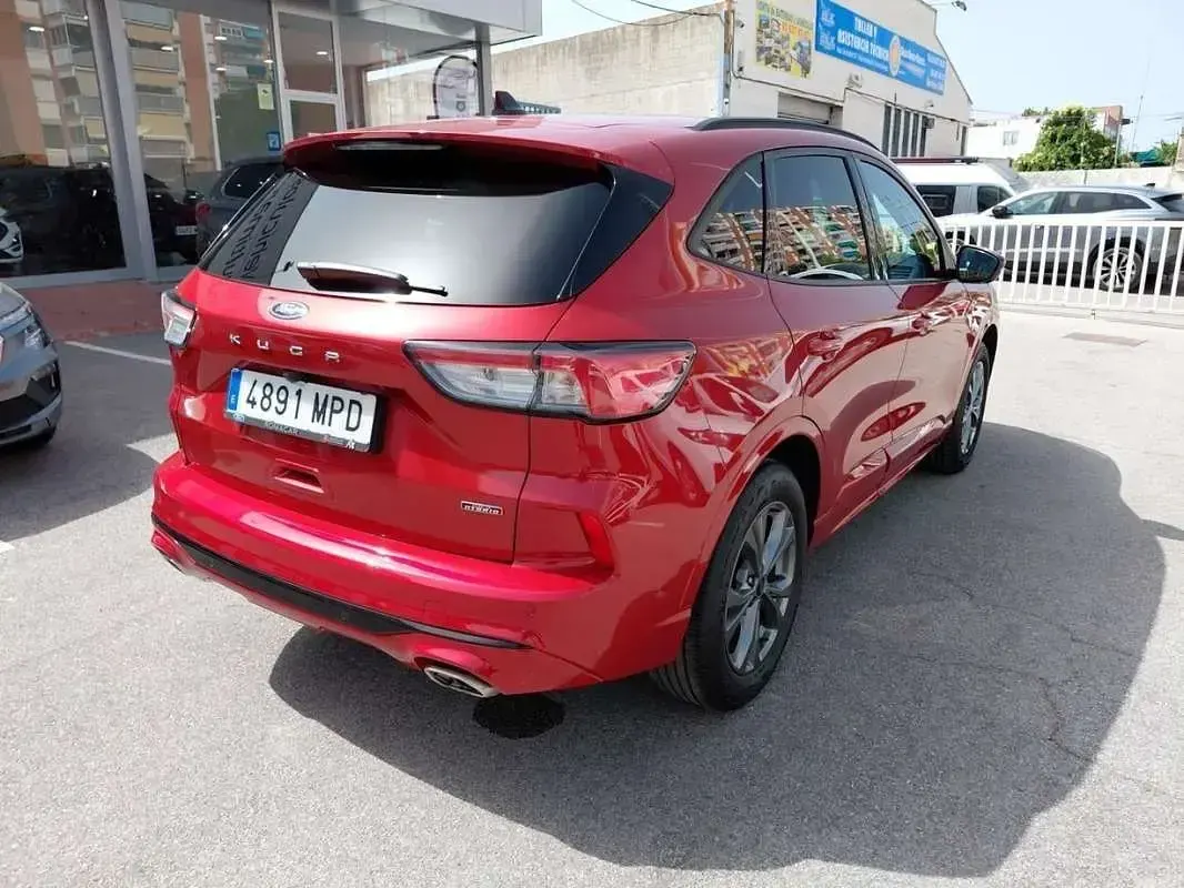 Usado Ford Kuga ST-Line 190 CV (139 kW) 2024 Rojo SUV