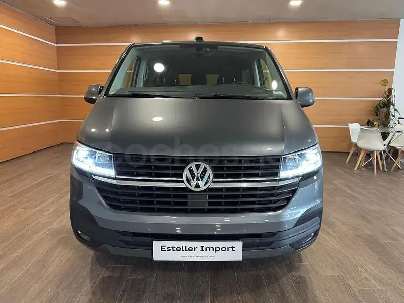 Usado VW Caravelle 150 CV (110 kW) 2023 Gris / plata Van