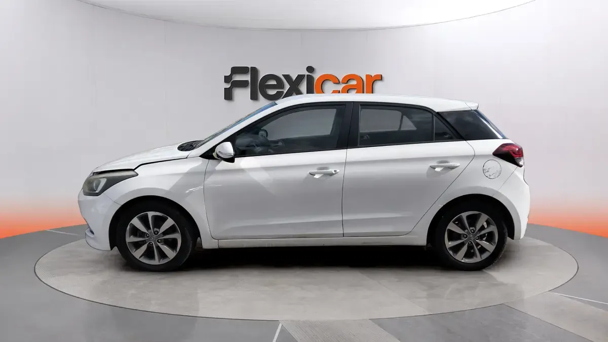Usado Hyundai i20 84 CV (61 kW) 2015 Blanco Berlina