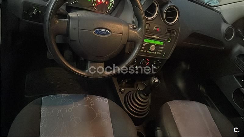 Gris / plata Usado 2007 Ford Fiesta Utilitario | 3200 € (Precio justo) - Imagen 1/4