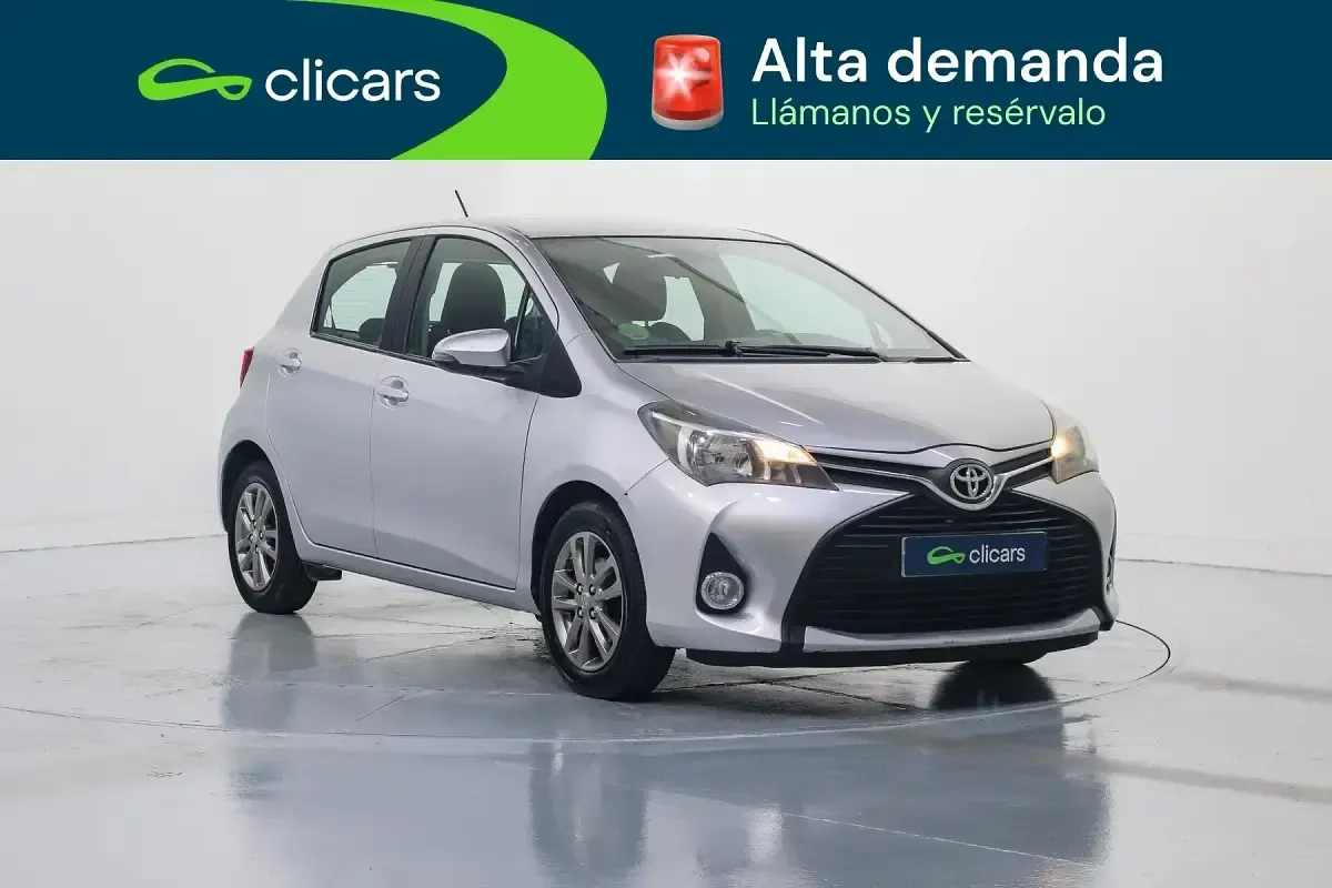 Usado Toyota Yaris City 99 CV (72 kW) 2015 Gris Utilitario