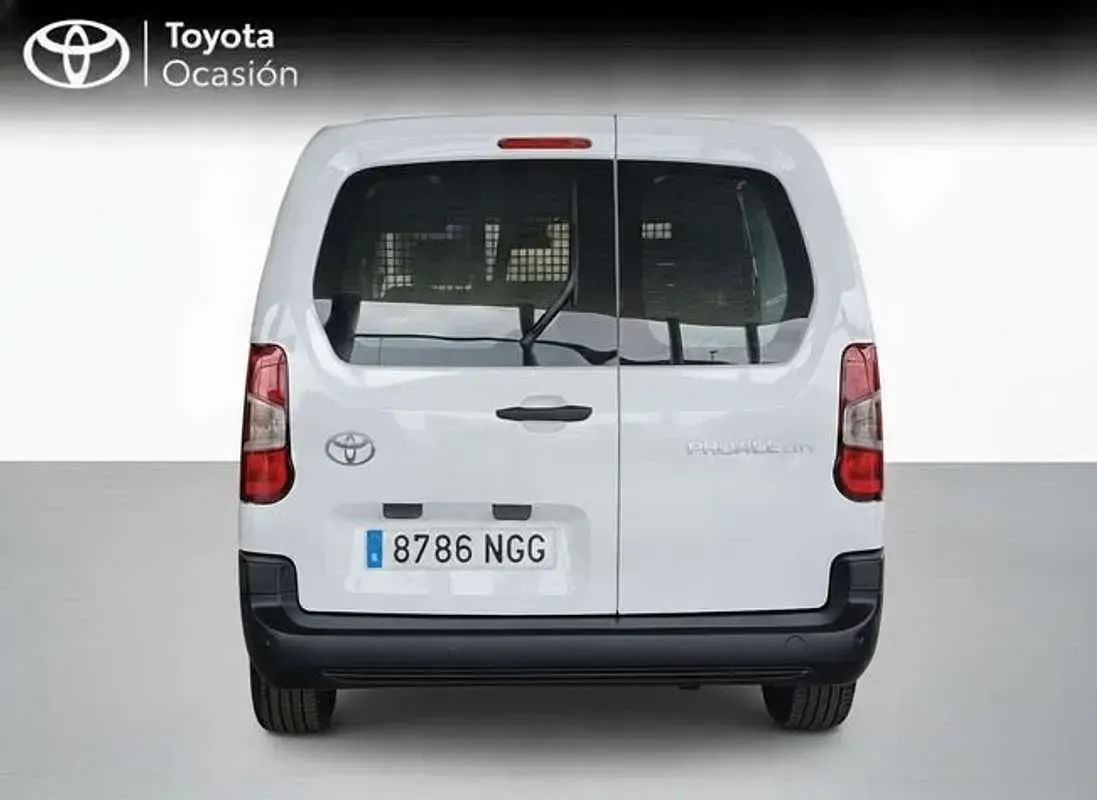 Usado Toyota Proace City City 101 CV (74 kW) 2025 Blanco Monovolumen