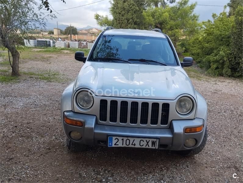 Gris / plata Usado 2004 Jeep Cherokee SUV | 9800 € (Precio justo) - Imagen 1/4