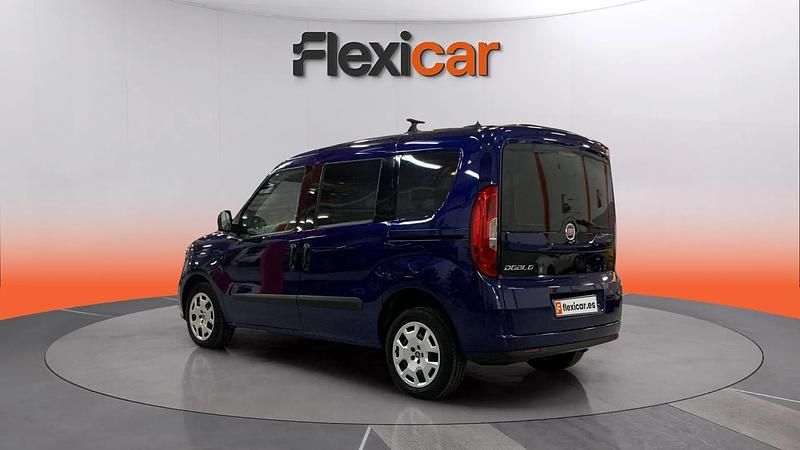 Usado Fiat Doblò Easy 95 CV (69 kW) 2019 Azul Monovolumen