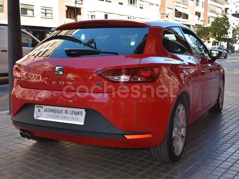 Usado Seat Leon FR 150 CV (110 kW) 2014 Rojo Berlina