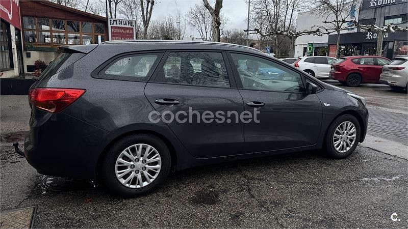 Usado Kia Ceed 100 CV (73 kW) 2013 Gris / plata Utilitario