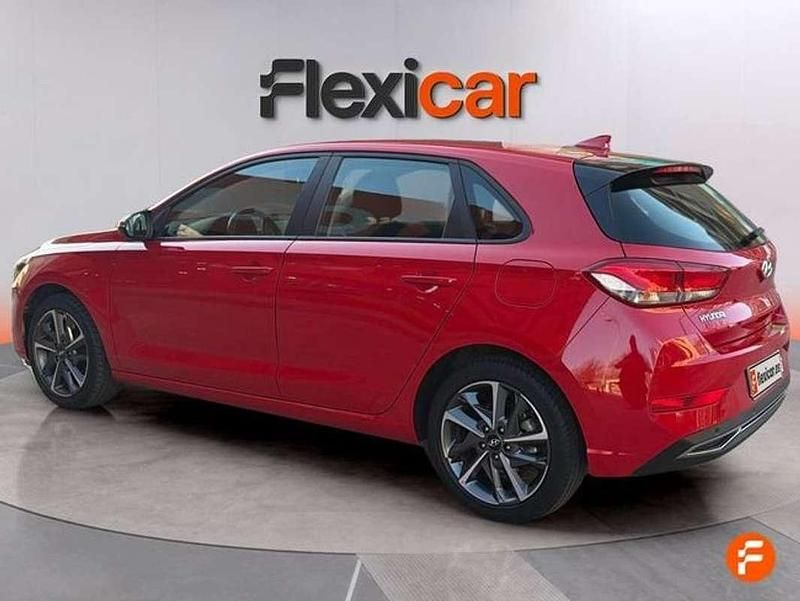 Usado Hyundai i30 120 CV (88 kW) 2021 Rojo Utilitario
