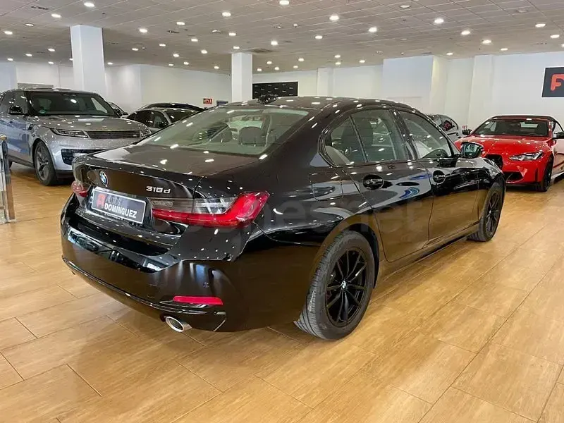 Usado BMW 318 150 CV (110 kW) 2023 Negro Berlina
